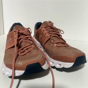 On Cloud women’s 7.5 Athletic Shoes - Tan and White